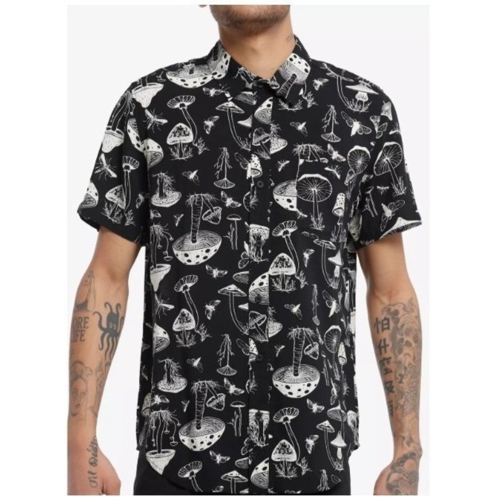 Hot Topic Men Shirt Black White L Mushroom Short Sleeve Camp Button Up Novelty - Picture 2 of 9